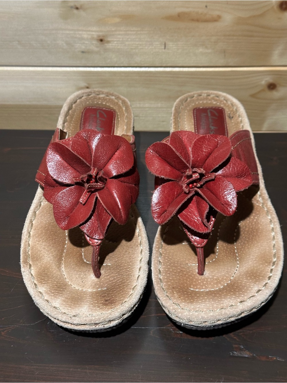 Clarks Artisan red flower leather sandals size 7